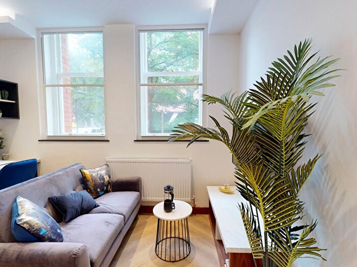 Apartment To Rent In Apt, Live Oasis Piccadilly #, M1