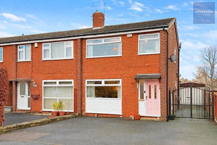 3 Bedroom End Of Terrace House For Sale In Carlton Avenue, Pudsey, LS28