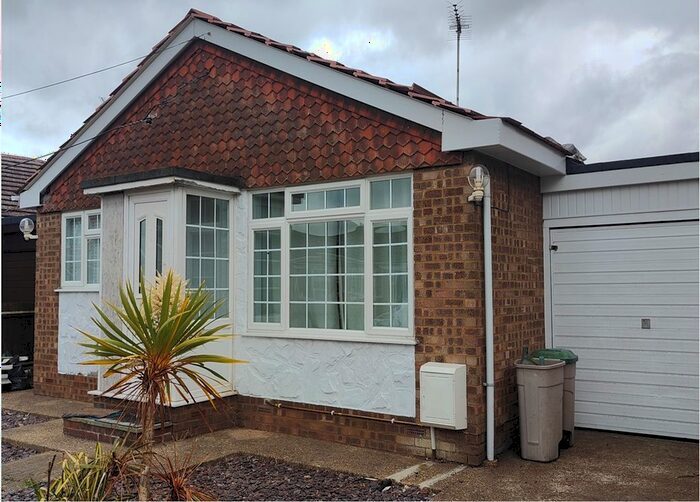2 Bedroom Detached Bungalow To Rent In Norton Avenue, Canvey Island, SS8