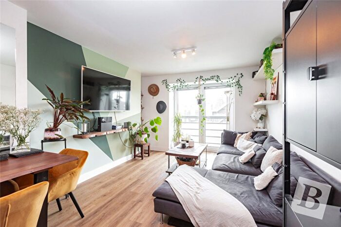1 Bedroom Flat For Sale In The Wave, Market Avenue, Wickford, Essex, SS12