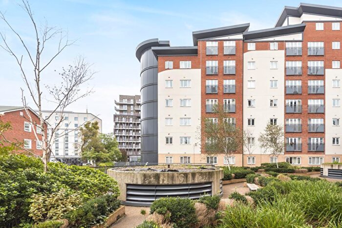 2 Bedroom Flat To Rent In Slough, Berkshire, SL1