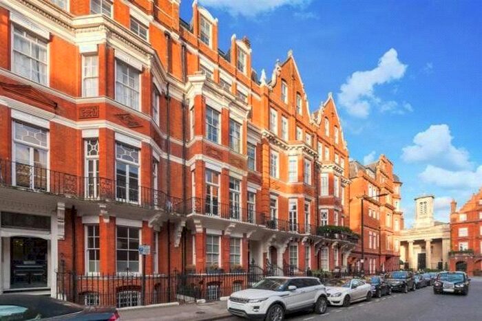 3 Bedroom Flat To Rent In Green Street, Mayfair, London, W1K