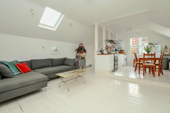 2 Bedroom Flat To Rent In Palatine Road, London, N16