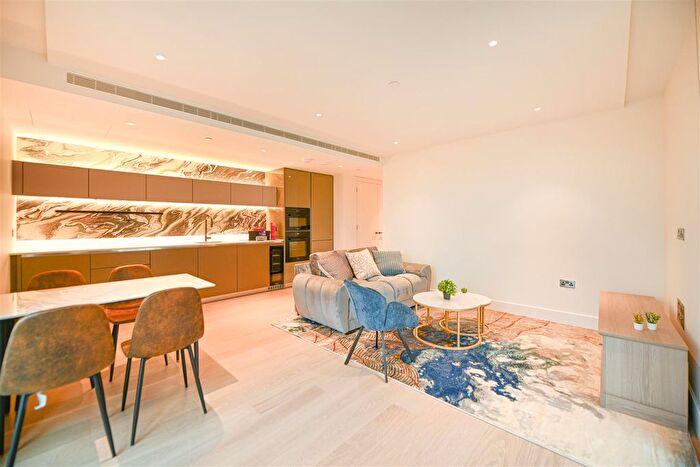 2 Bedroom Flat To Rent In Cascade Way, London, W12