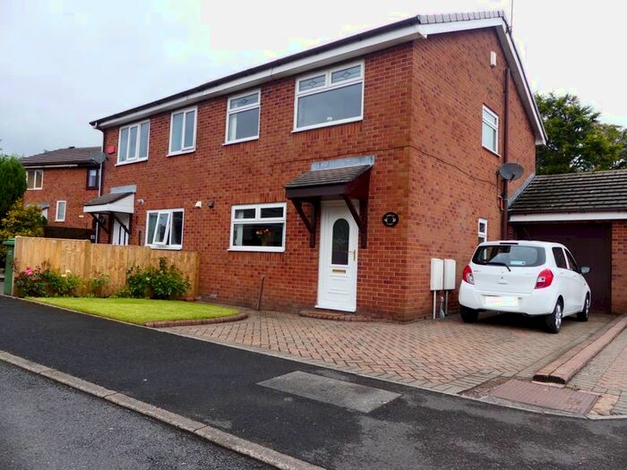 3 Bedroom Semi-Detached House To Rent In Ashford Court, Oldham, OL4