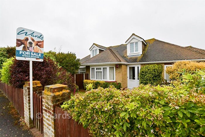 3 Bedroom Bungalow For Sale In The Ridgeway, Broadstairs, Kent, CT10