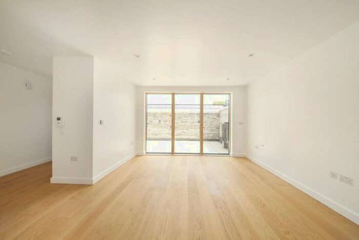 2 Bedroom Apartment To Rent In Croxted Road, Dulwich, London, SE21