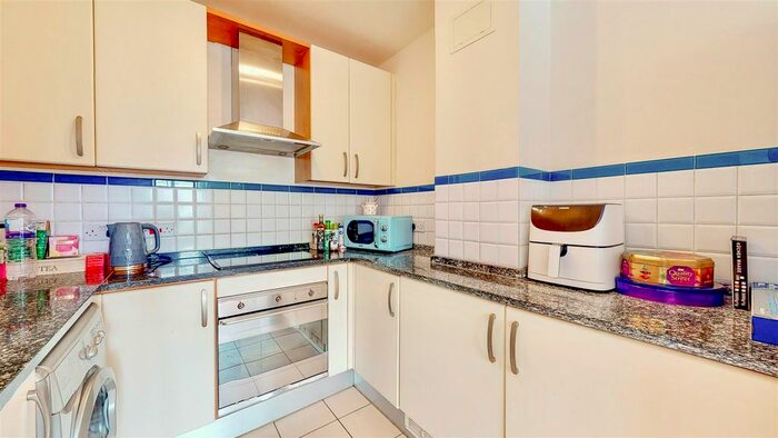 1 Bedroom Flat For Sale In Canberra Close, Hendon, London, NW4