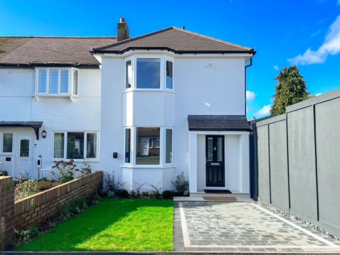 3 Bedroom Semi Detached House For Sale In Berkeley Drive, West Molesey, KT8