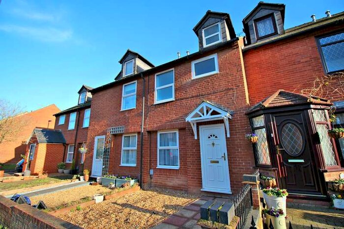 3 Bedroom Terraced House To Rent In Radcliffe Road, Hitchin, SG5