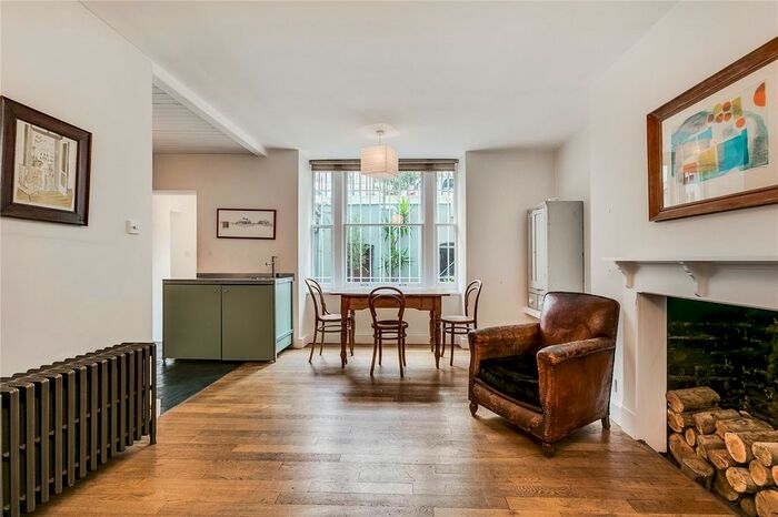 Studio To Rent In Arundel Gardens, London W11