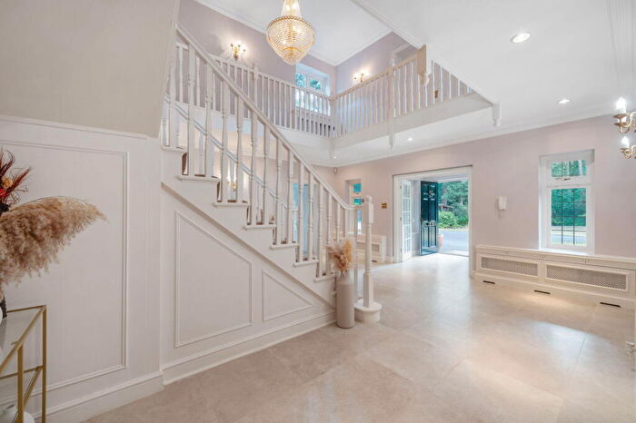 6 Bedroom Detached House To Rent In Byfleet Road, Cobham, KT11