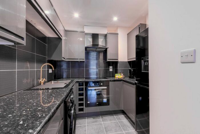 1 Bedroom Flat To Rent In Butterfly Court, East Ham, London, E6