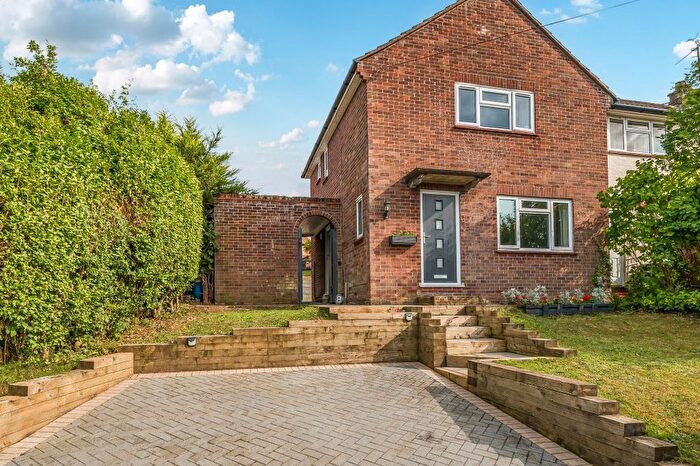 2 Bedroom Terraced House For Sale In South Newbury, Berkshire, RG14