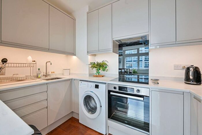 2 Bedroom Flat To Rent In Newington Causeway, Elephant And Castle, London, SE1