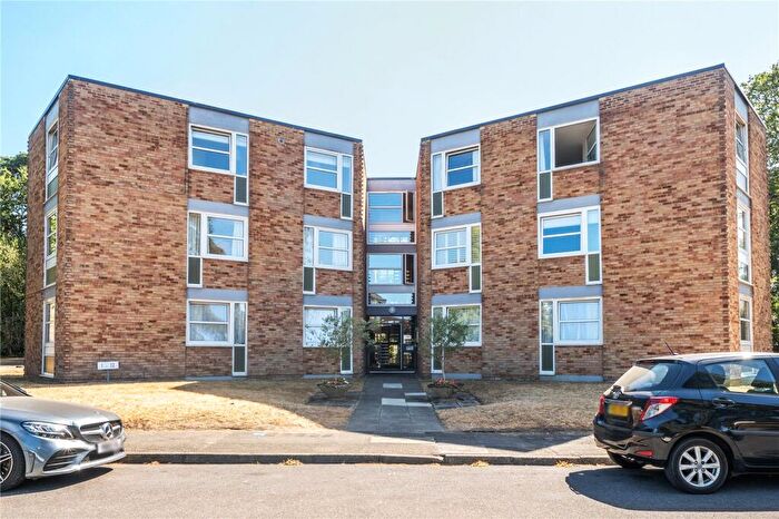 2 Bedroom Flat To Rent In Heathside, Weybridge, Surrey, KT13