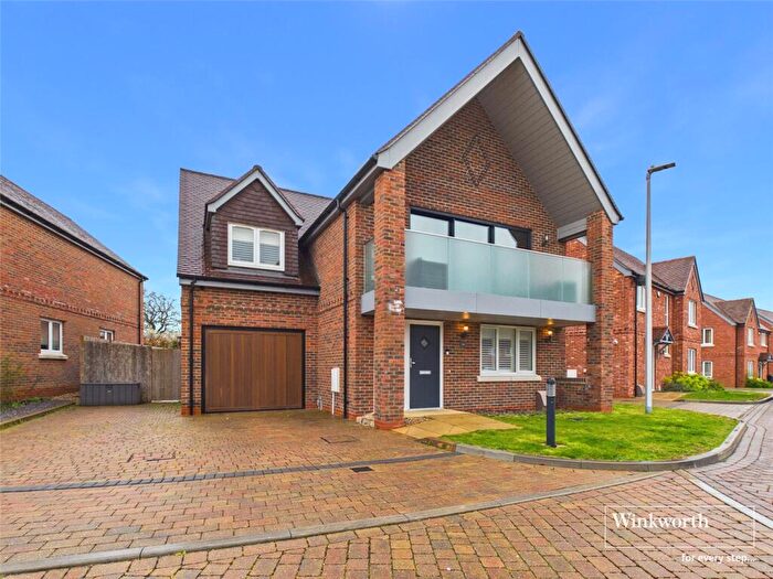 4 Bedroom House For Sale In Stoneham Park, Tilehurst, Reading, Berkshire, RG31