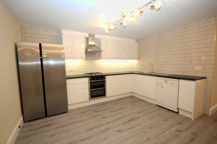 2 Bedroom Flat To Rent In Leamington House, Stonegrove, Edgware, Middlesex, HA8