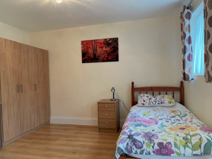 House To Rent In Montpelier Rise, Golders Green, NW11