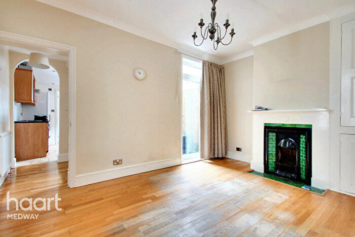3 Bedroom End Of Terrace House For Sale In Mill Road, Rochester, ME2