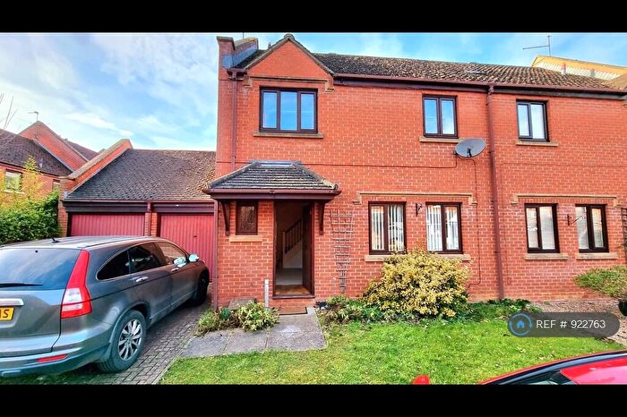 4 Bedroom Semi-Detached House To Rent In Fishers Field, Buckingham, MK18