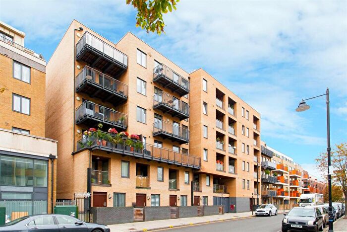 1 Bedroom Flat To Rent In Minton Court, Fairfield Road, London, E3
