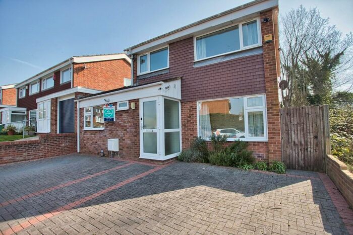 4 Bedroom Detached House To Rent In Beech Close, Folkestone, CT19