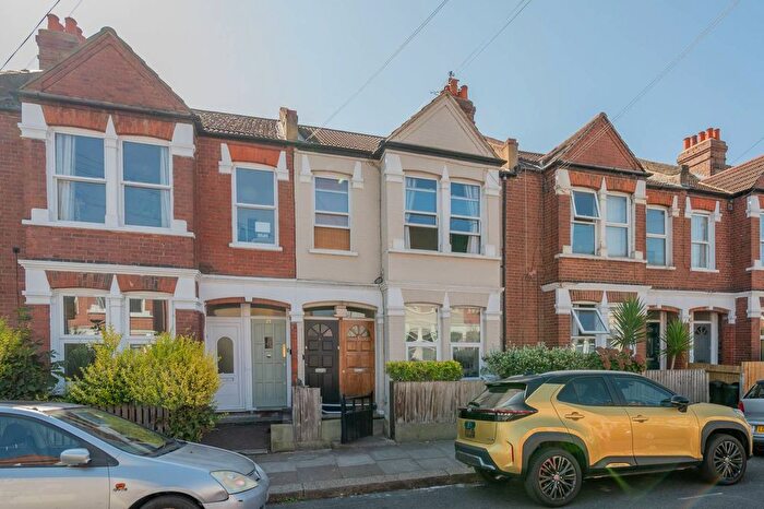 3 Bedroom Maisonette For Sale In Bickley Street, Tooting, London, SW17