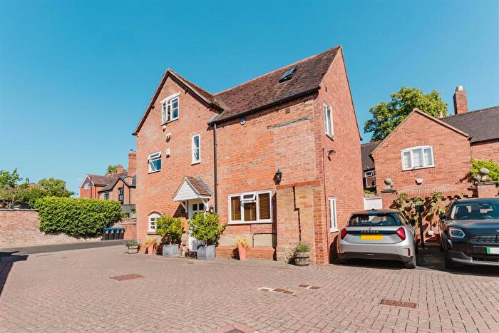 4 Bedroom End Of Terrace House For Sale In West Street, Warwick, CV34
