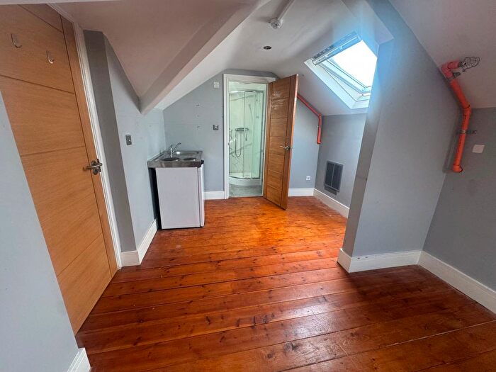 Studio To Rent In Guildford Street, Luton, LU1