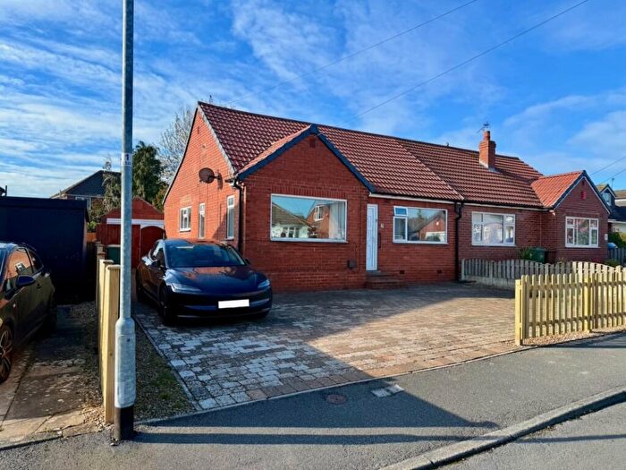 2 Bedroom Semi-Detached Bungalow For Sale In Lyndhurst View, Leeds, LS15