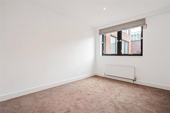 2 Bedroom Apartment To Rent In Long Lane, Farringdon, London, EC1A