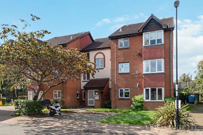 1 Bedroom Flat For Sale In Sterling Gardens, London, SE14