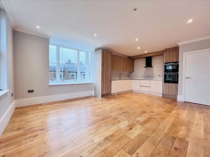 2 Bedroom Flat To Rent In Castlebar Road, Ealing, W5