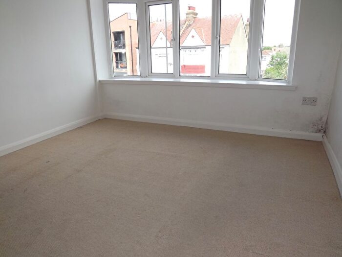 1 Bedroom Flat To Rent In London Road, Leigh On Sea, SS9