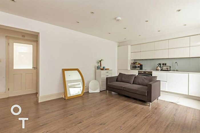 2 Bedroom Apartment To Rent In Leighton Road, NW5