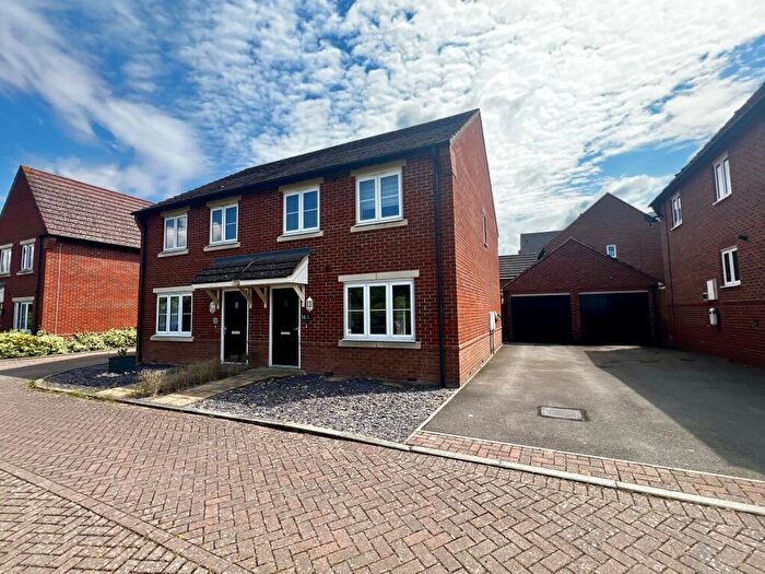 3 Bedroom Semi-Detached House To Rent In Ash Way, Didcot, OX11