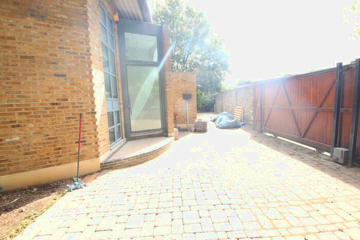 2 Bedroom Detached House To Rent In Courtside, Crouch End, N8