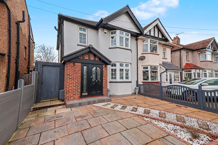 3 Bedroom Semi Detached House For Sale In Princes Avenue, Tolworth, Surrey, KT6