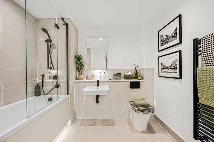 3 Bedroom Flat For Sale In Egerton Road, Twickenham, TW2
