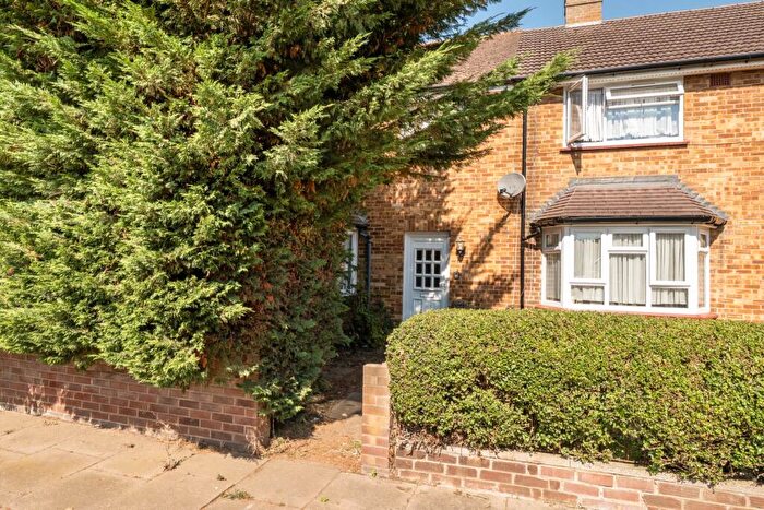 3 Bedroom Terraced House For Sale In Carlisle Road, Bedford, MK40