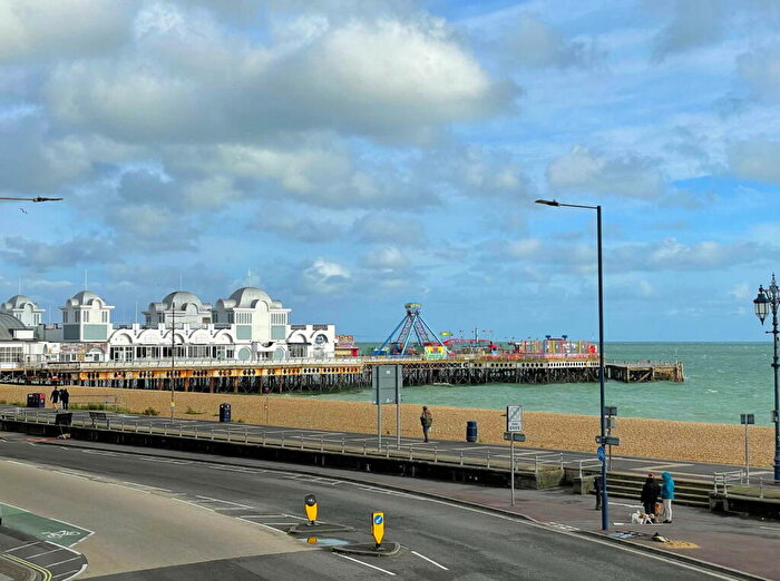 2 Bedroom Flat For Sale In South Parade, Southsea, Hampshire, PO4