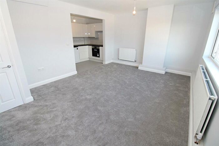 1 Bedroom Flat To Rent In Station Square, Petts Wood, Orpington, BR5