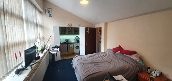 Studio To Rent In Seven Sisters Road, Finsbury Park, London, N4