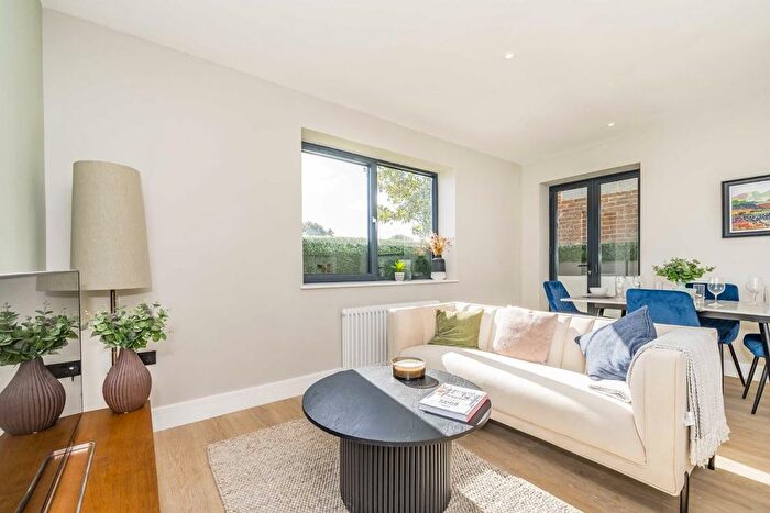 2 Bedroom Flat For Sale In Elm Grove, Wimbledon, SW19