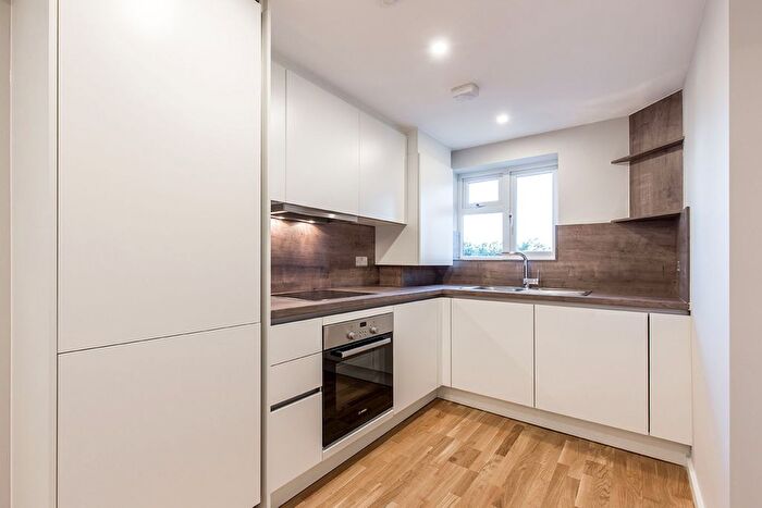 1 Bedroom Flat To Rent In Hoe Lane, Enfield, EN1