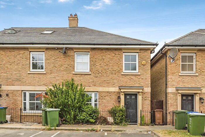 3 Bedroom Terraced House To Rent In Rainbow Road, Erith, DA8