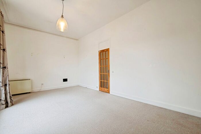 1 Bedroom Flat For Sale In East Cliff Road, Dawlish, Devon, EX7