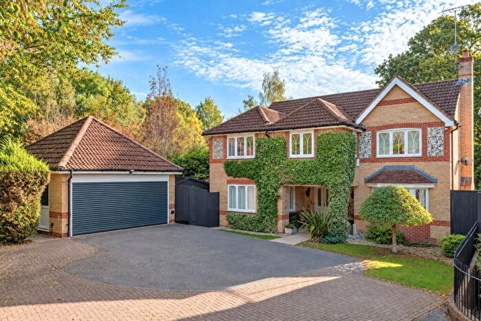 5 Bedroom Detached House For Sale In Blackthorn Drive, Thatcham, Berkshire, RG18
