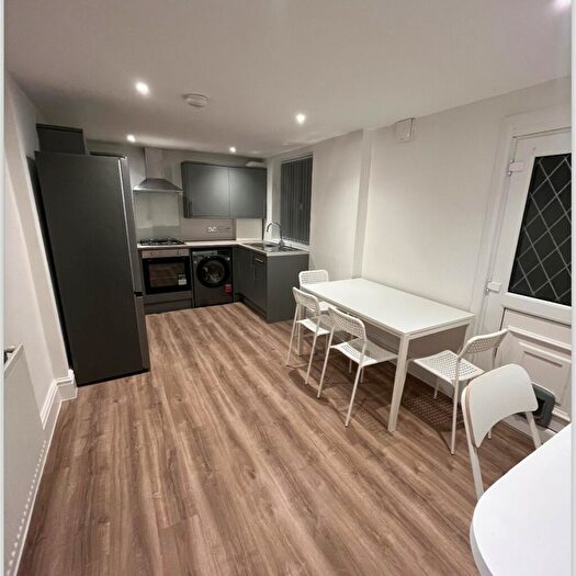 4 Bedroom House To Rent In Alverstone Road, ***First Months Rent Half Price***, L18